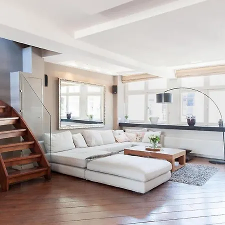 Modern 3 Bedroom Apartment *