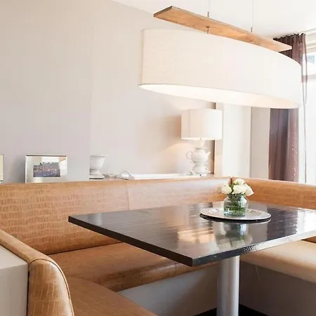 アパート Modern 3 Bedroom Apartment アムステルダム
