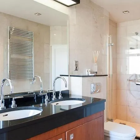 アパート Modern 3 Bedroom Apartment *