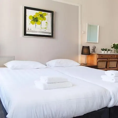 Modern 3 Bedroom Apartment